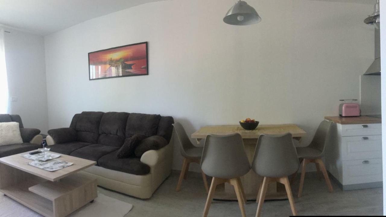 אומאג Holly Apartman מראה חיצוני תמונה